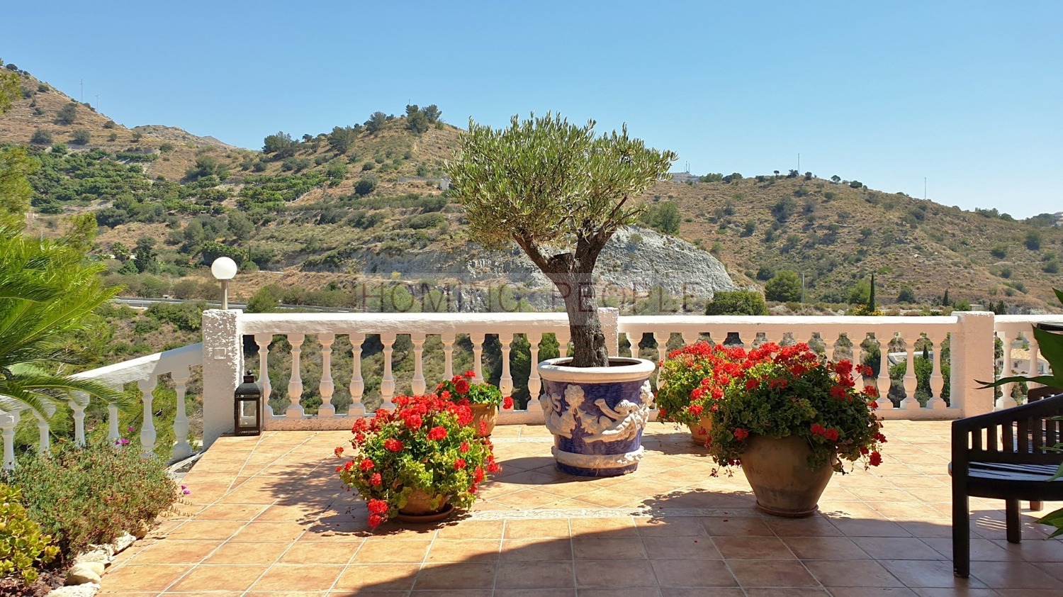VENDIDO_Villa con piscina y vistas al mar, situado en zona residencial muy apreciada
