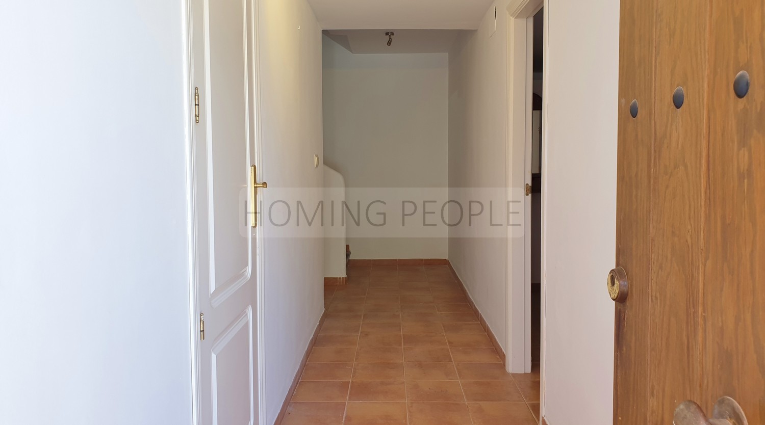 Spacious, freshly decorated home with all fittings and a guest room