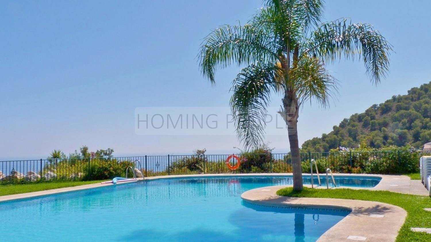 Spacious, freshly decorated home with all fittings and a guest room