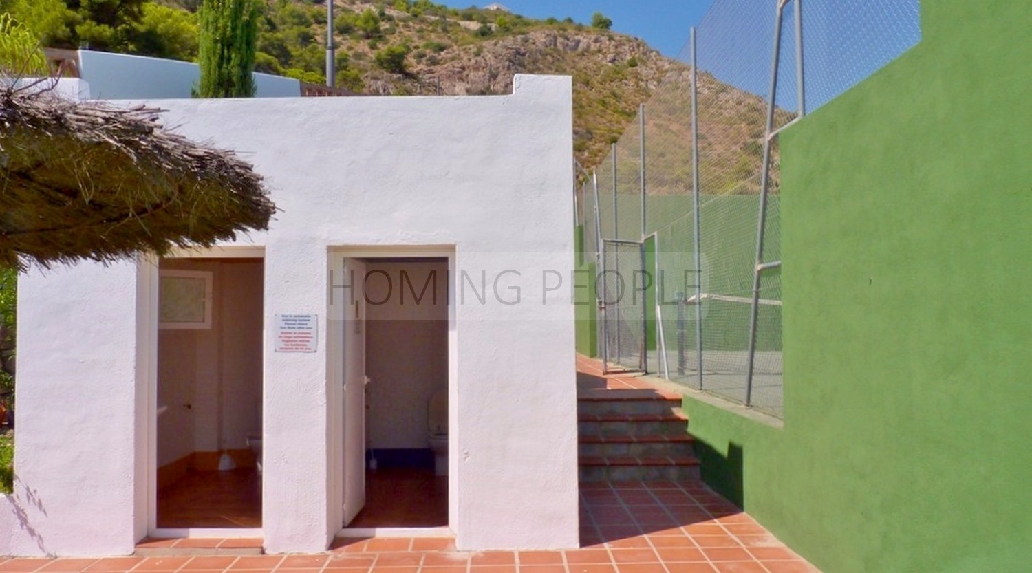 Spacious, freshly decorated home with all fittings and a guest room