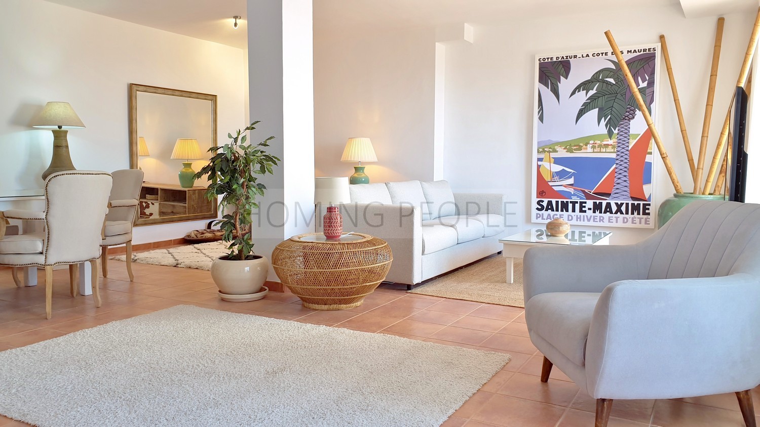 Spacious, freshly decorated home with all fittings and a guest room