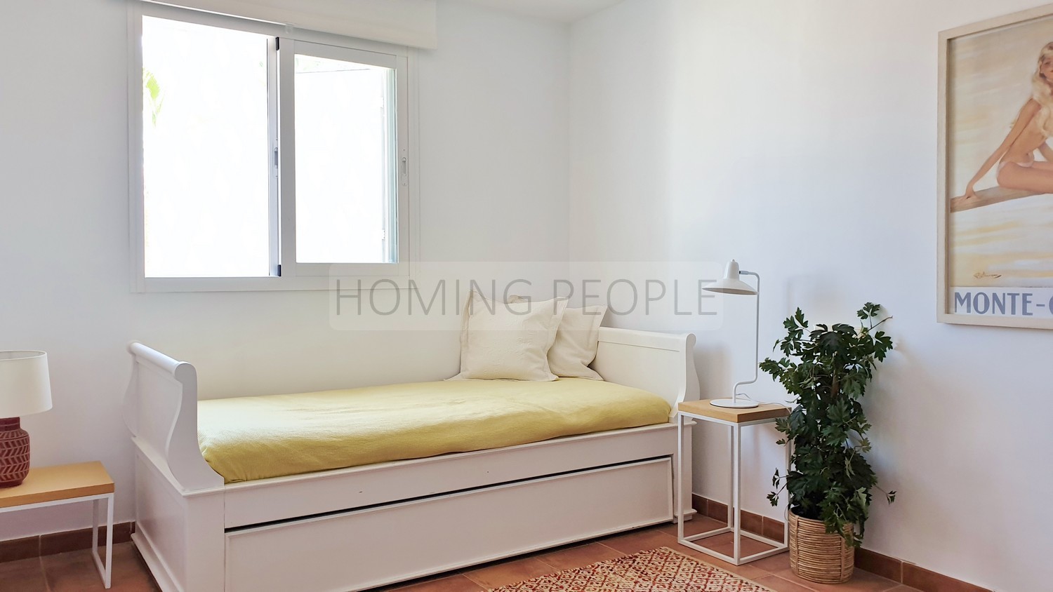 Spacious, freshly decorated home with all fittings and a guest room