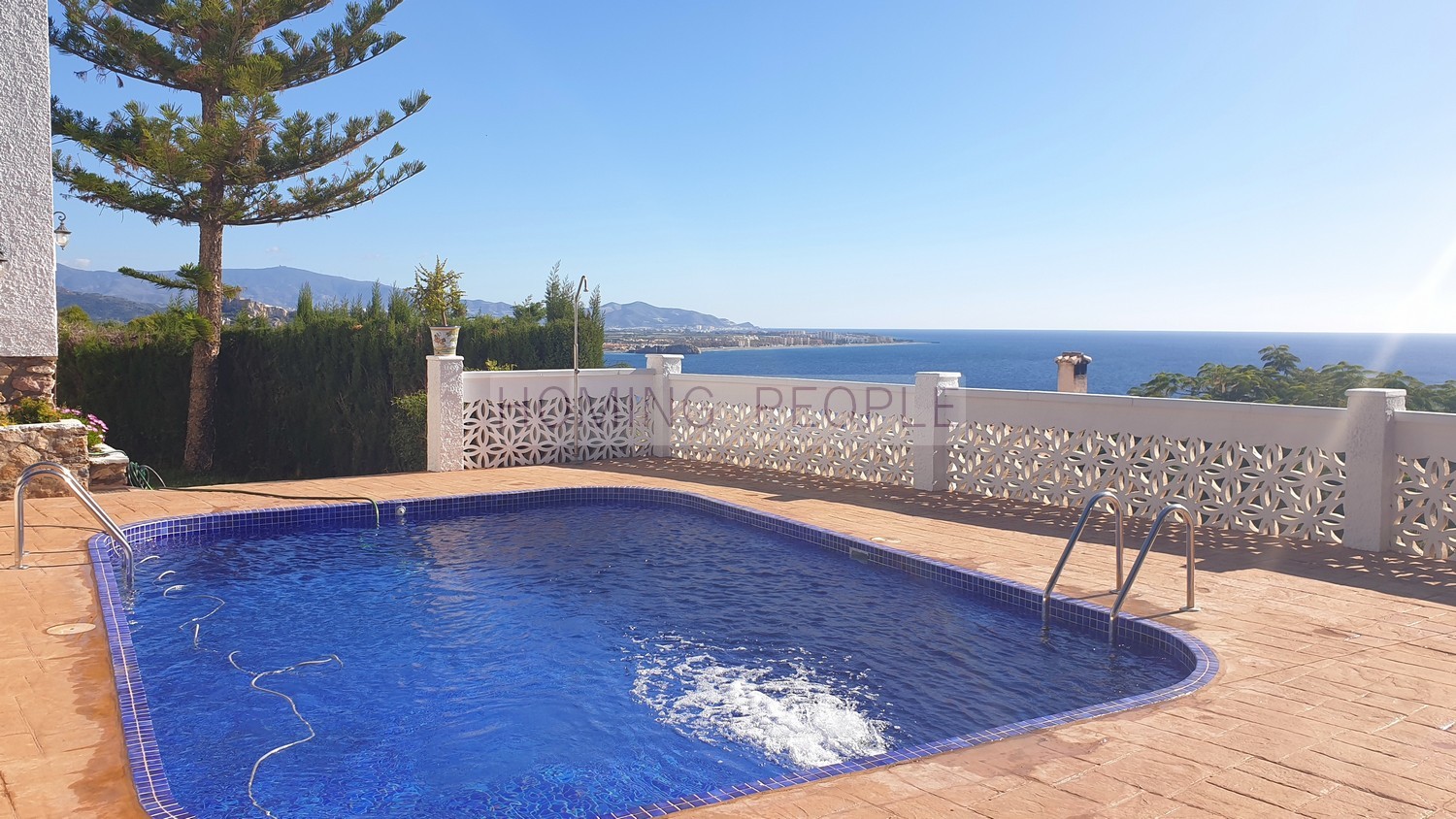 SOUS COMPROMIS_Villa familiale rénovée, avec piscine et vue panoramique sur la mer