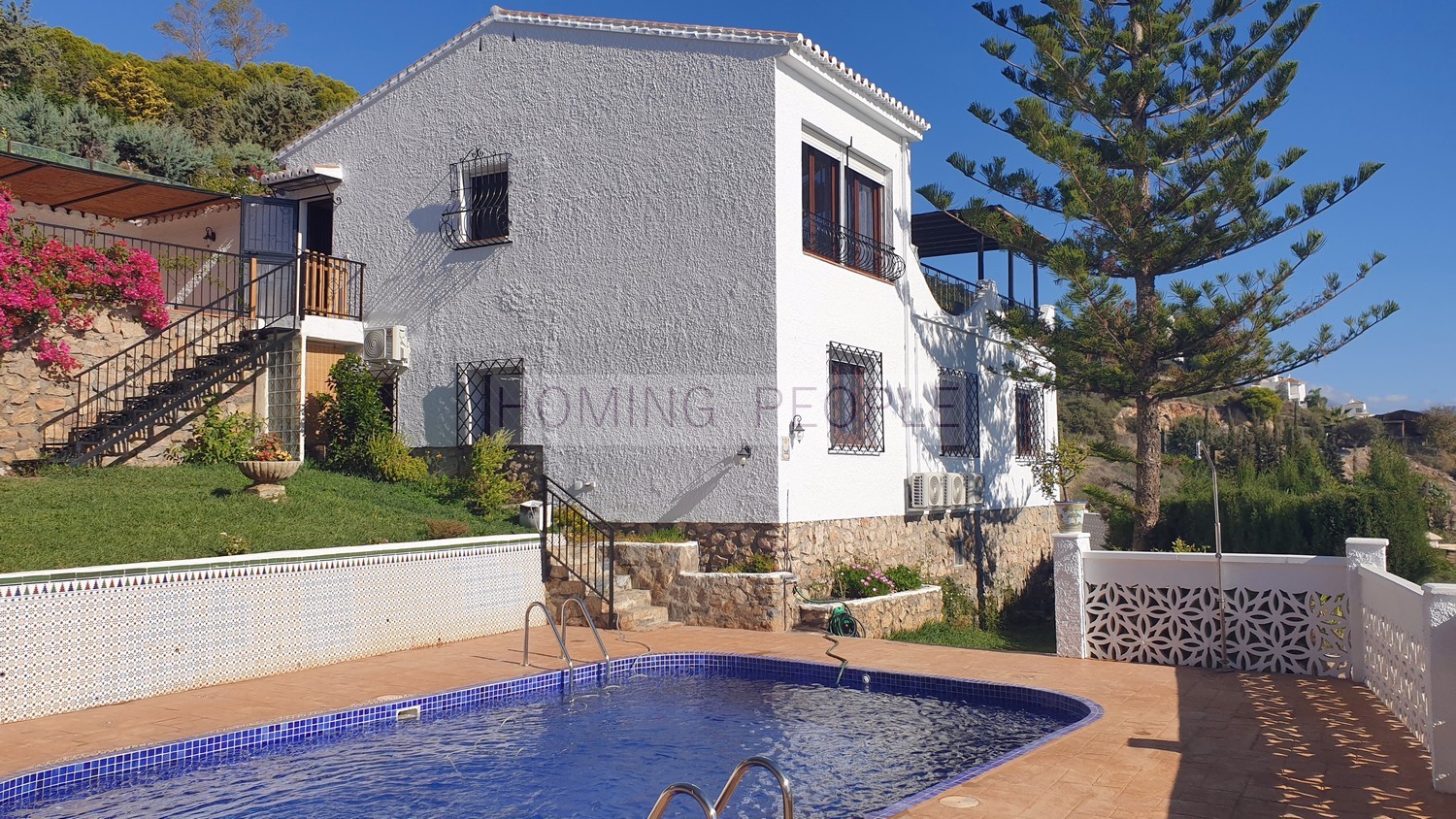 SOUS COMPROMIS_Villa familiale rénovée, avec piscine et vue panoramique sur la mer