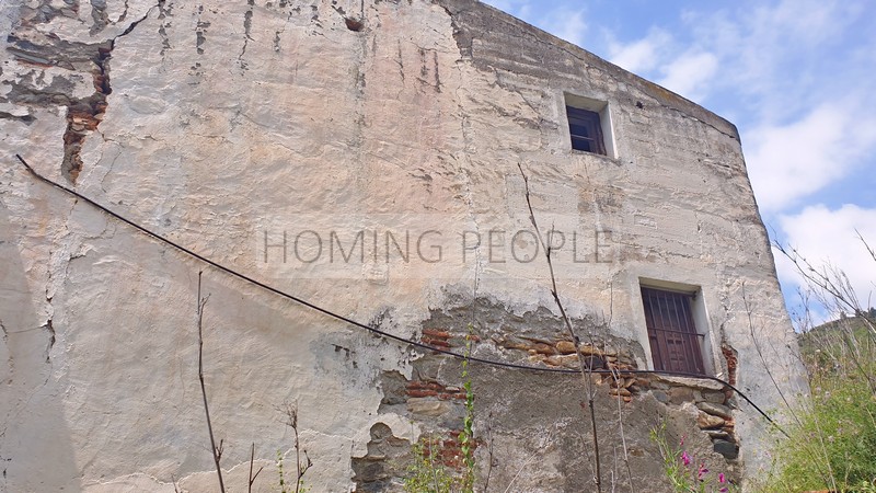 Cortijo con dos casas adosadas a reformar con mucho potencial, entorno natural y aislado bordeando un arroyo