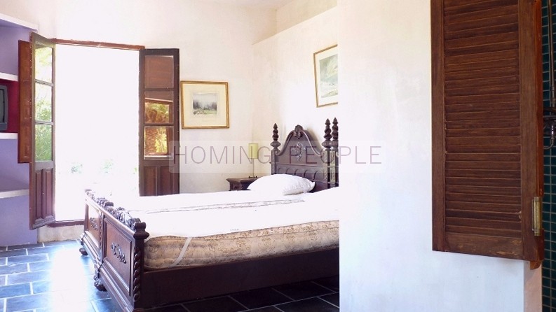 Cortijo con dos casas adosadas a reformar con mucho potencial, entorno natural y aislado bordeando un arroyo