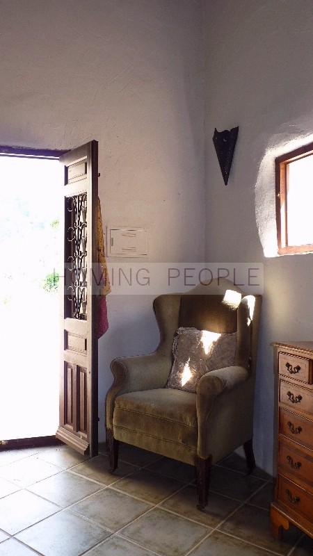 Cortijo con dos casas adosadas a reformar con mucho potencial, entorno natural y aislado bordeando un arroyo