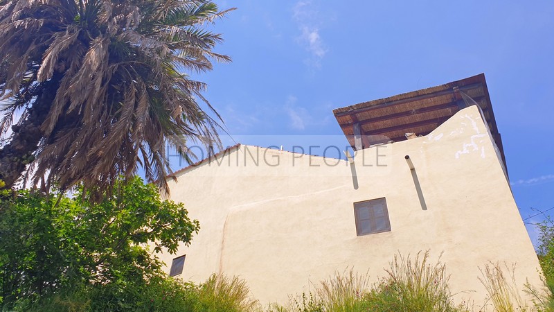 Cortijo con dos casas adosadas a reformar con mucho potencial, entorno natural y aislado bordeando un arroyo