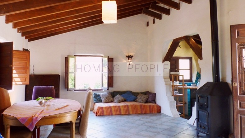 Cortijo con dos casas adosadas a reformar con mucho potencial, entorno natural y aislado bordeando un arroyo