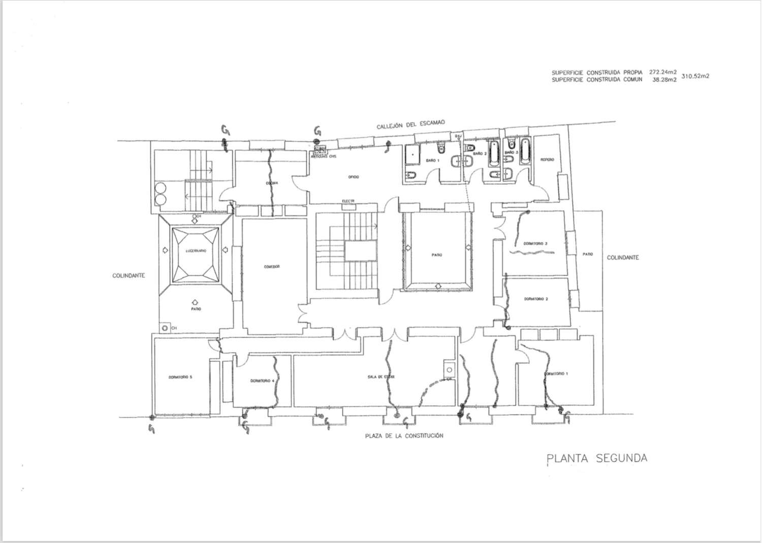 Neo-Renaissance building in Plaza de la Constitución with great investment possibilities