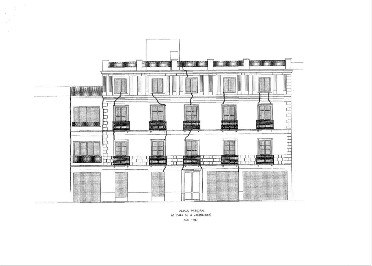 Immeuble néo-Renaissance sur la Plaza de la Constitución avec de grandes possibilités d'investissement