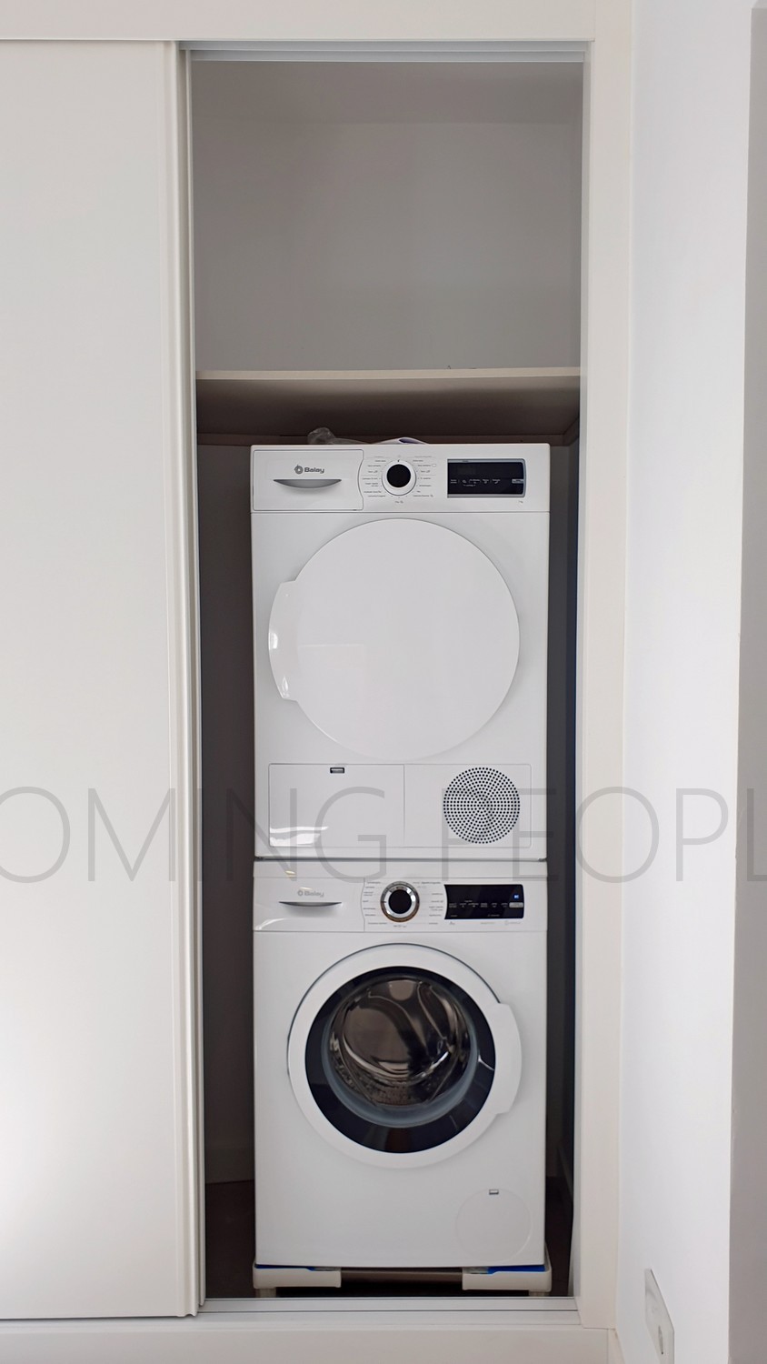 [ALQUILADO]: Apartamento nuevo sin amueblar: Mucha luz en edificio céntrico y con encanto
