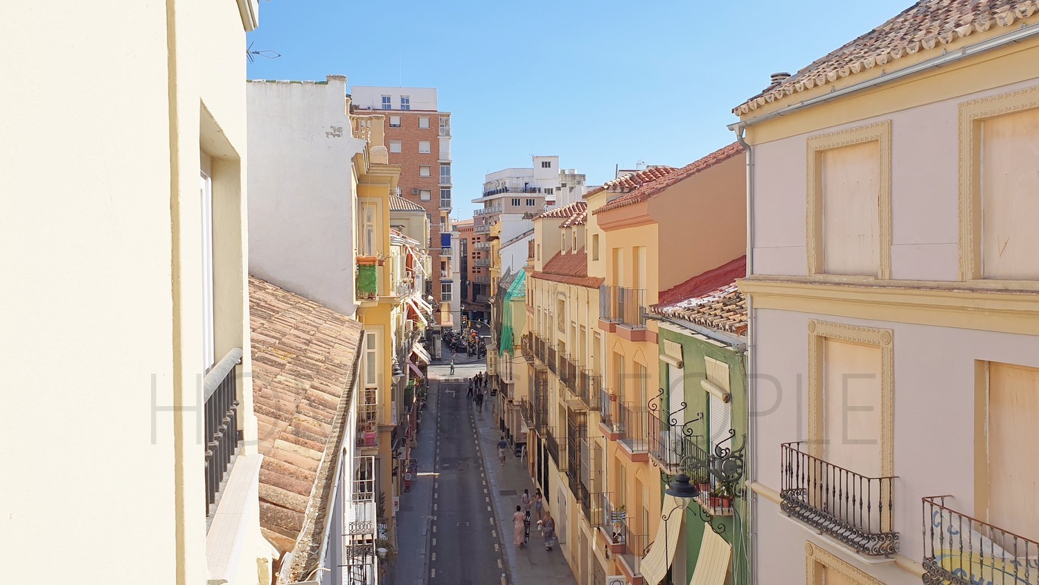 [ALQUILADO]: Apartamento nuevo sin amueblar: Mucha luz en edificio céntrico y con encanto